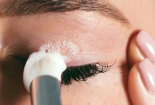 Schnellere und bessere Wimpern: Meistern Sie die Effizienz beim Auftragen von Wimpern